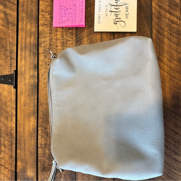 Steve Madden Gray Shoulder Bag Set with Floral Accent - Picture 7 of 8